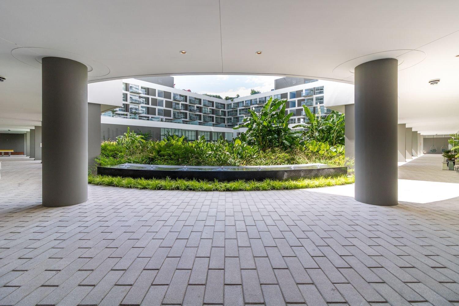 Stunning 1br W/ Pool, Gym, & Sauna *